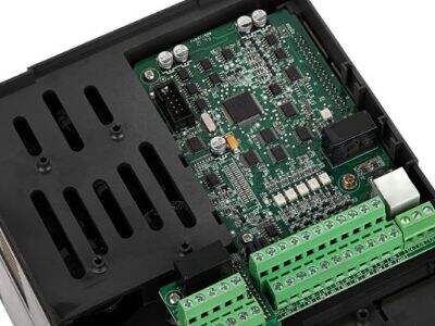 Cur Regulatores Tensionis AC Protegunt Dispositiva Tua