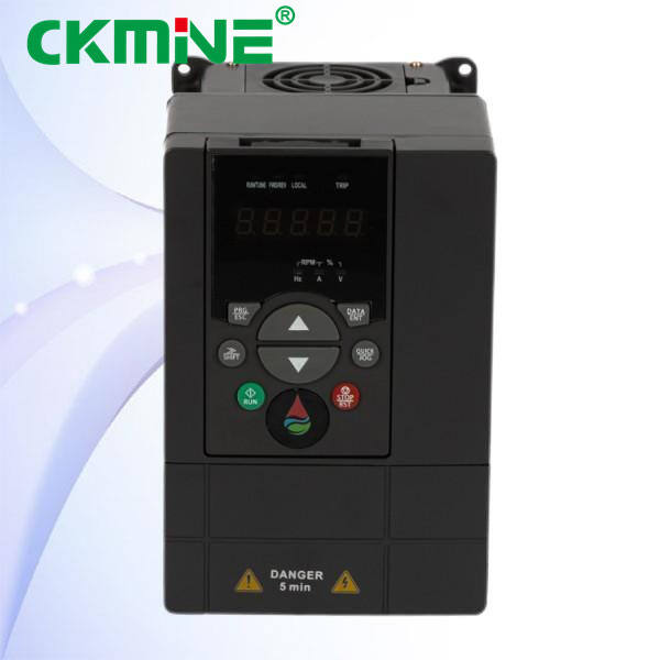 Cómo los controladores de bomba solar están equipados con tecnología avanzada para monitoreo y control en tiempo real.