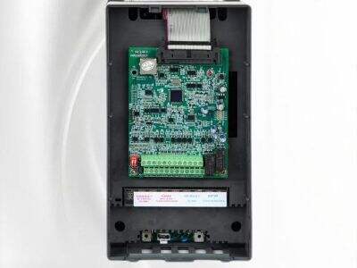 Off Grid Solar Inverter Troubleshooting: Communes Problemas et Celeres Emendationes